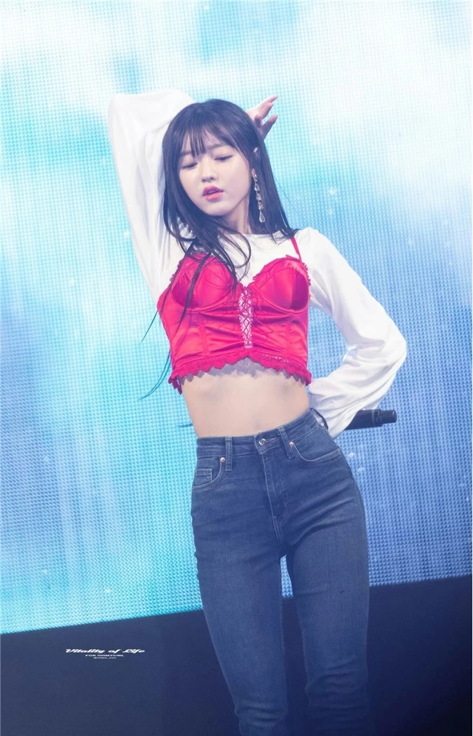 YooA (Oh My Girl) gây sốt với body siêu thực, Netizen lo sợ BLACKPINK sớm bị soán ngôi   - Ảnh 7