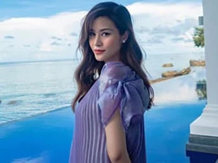 Bà bầu Đông Nhi 'thả dáng' khoe nhan sắc rực rỡ ở tháng thứ 7 thai kỳ