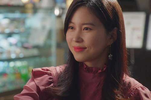 Bị nhân tình của chồng mỉa mai "chị về soi gương lại đi, xấu xí như thế này mà đòi giữ chồng à", vợ cười khinh và màn đáp trả sau đó khiến ả "khóc thét"