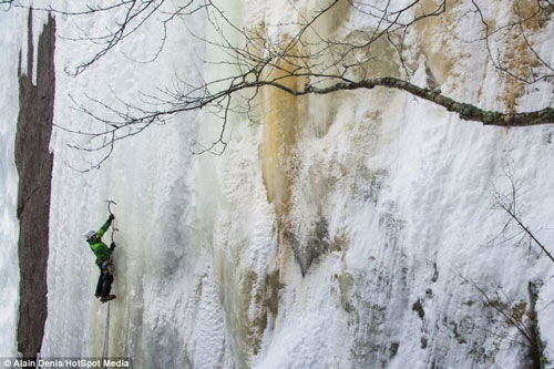 Ngoạn mục: Cuộc chinh phục "thác băng"
