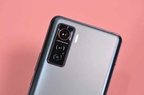 Ảnh chi tiết smartphone chip S865, RAM 12 GB, sạc 55W, màn hình 120Hz, giá ‘mềm’