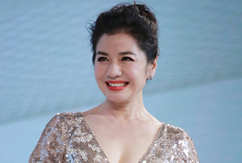 Chung Sở Hồng độc thân, giàu có tuổi 60