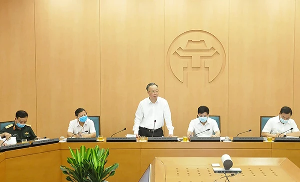 Đồng chí Nguyễn Văn Sửu phát biểu tại phiên họp.