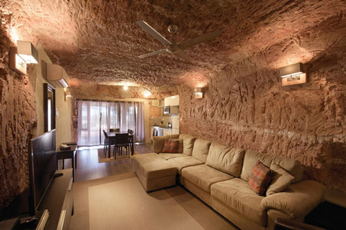 Bất ngờ thị trấn 80% dân sống dưới lòng đất