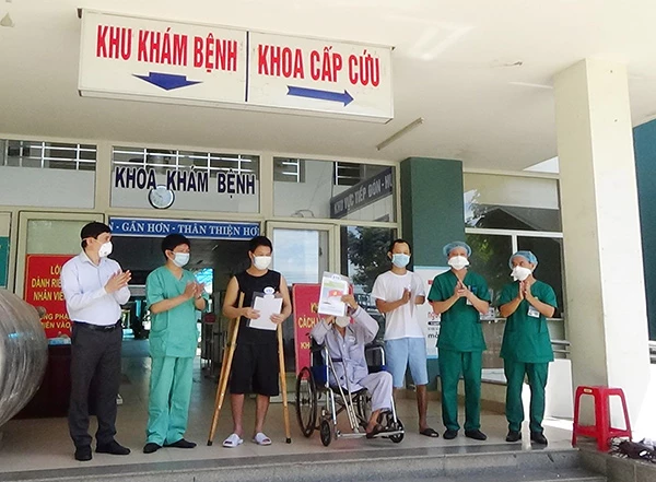 03 bệnh nhân Covid-19 được xuất viện tại BVDC Hòa Vang ngày 17/8