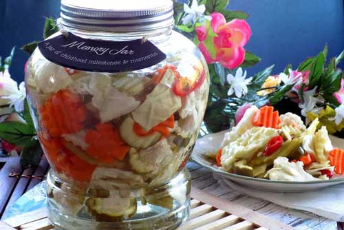 Muối rau củ giòn ngon lại vàng ruộm đẹp mắt chỉ cần cho thêm 1 thứ này, để bao lâu cũng không sợ khú