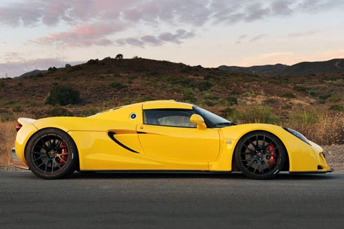 =4. Hennessey Venom GT (thời gian tăng tốc từ 0-96 km/h: 2,5 giây).