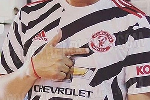 Vừa thua Sevilla, M.U lại khiến các fan suy sụp vì trình làng áo đấu "thảm họa"