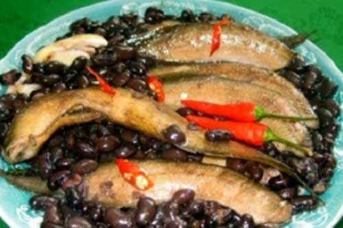 Bài thuốc bổ thận từ cá trê và đậu đen dành cho các quý ông thận yếu