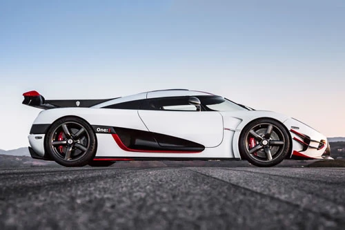 =4. Koenigsegg One (thời gian tăng tốc từ 0-96 km/h: 2,5 giây).