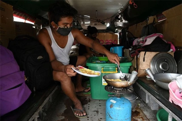 Đói ăn và vô gia cư - tình trạng của nhiều tài xế tại Đông Nam Á thời COVID-19 - Ảnh 2.