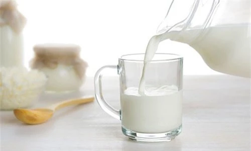 Uống sữa cách này nguy hiểm hơn 'hạ độc' cơ thể - Ảnh 2