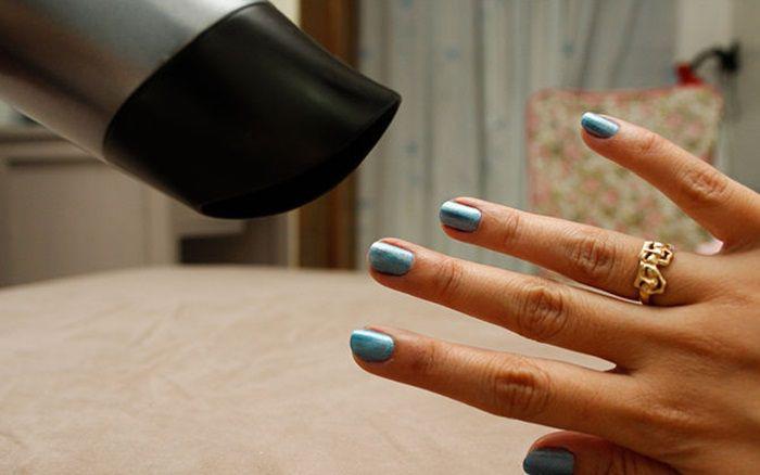 Hóa ra máy sấy tóc còn có hàng tá công dụng không ngờ mà ít người biết