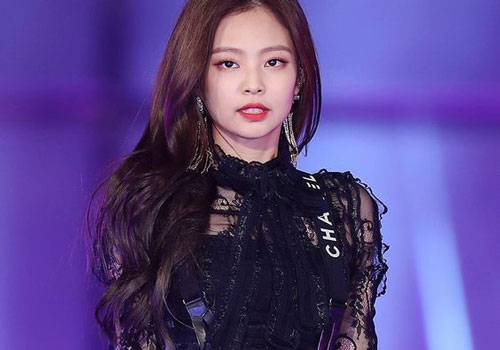 Idol Kpop mấy ai được như Jennie, diện đồ lỗi vẫn xinh ngất ngây