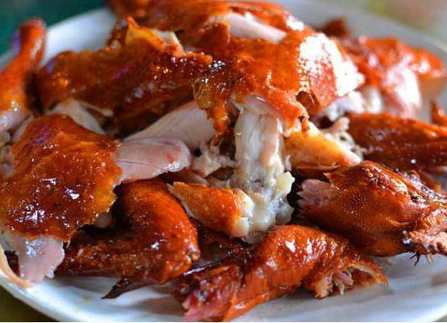 Không cần nước hay dầu ăn, cho thịt gà vào nồi cơm điện được ngay món nướng ngon thế này