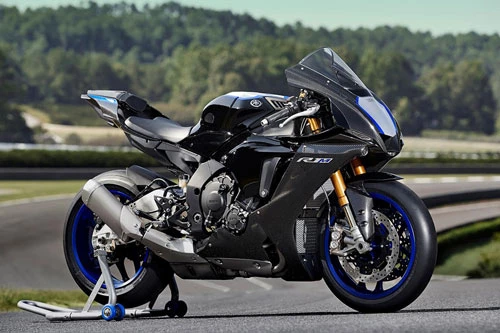 =7. Yamaha YZF-R1M 2020 (vận tốc tối đa: 299 km/h).