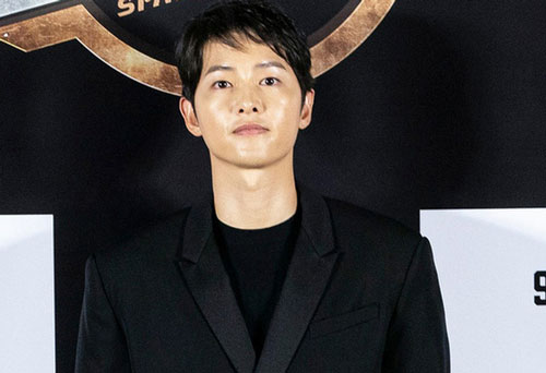 Song Joong Ki lần đầu tiên xuất hiện công khai sau loạt tin đồn tình ái