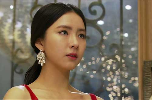 Mẹ chồng quắc mắt "có giỏi thì cút khỏi nhà tôi", nàng dâu làm đúng ý lại kèm thêm câu chào khiến bà tức "nổ đom đóm"