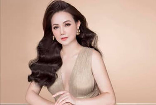 'Diễn viên 4 đời chồng' Đào Hoàng Yến trẻ trung, gợi cảm ở tuổi 44