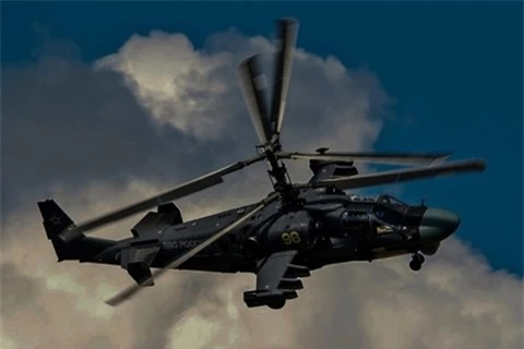 Truc thang tan cong Ka-52M cat canh khien NATO 'giat minh'