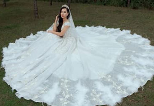 Rộ nghi vấn MC Minh Hà lên xe hoa hậu chia tay Chí Nhân?