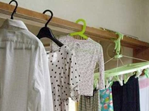 Mẹo nhỏ giúp quần áo luôn thơm tho, mưa ẩm cả tuần cũng không bị mùi hôi khó chịu