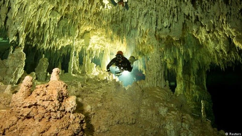 Hệ thống hang động dưới nước Sac Actun nằm ngoài khơi bán đảo Yucatan, phía Đông Nam Mexico. Theo 