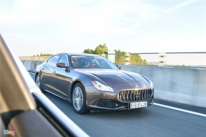 Maserati Quattroporte.