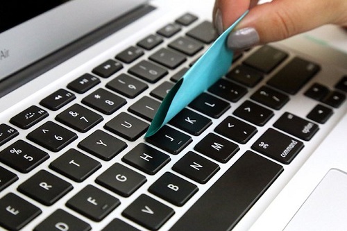 Thổi bay ngay bụi bẩn ở mọi "ngóc ngách" khó tiếp cận nhất nhờ 8 mẹo siêu dễ