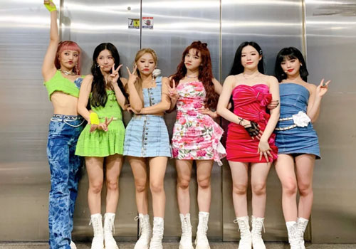 (G)I-DLE mặc váy ngắn, lộ quần bảo vệ trên sân khấu