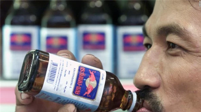 Red Bull là thức uống hàng đầu, mang tên tuổi khắp Thái Lan. Ảnh: CNN
