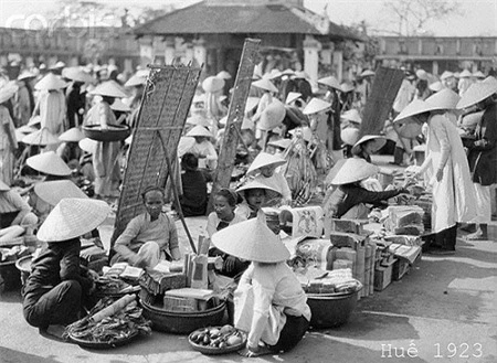 Thế giới lưu giữ ảnh “độc” về phụ nữ Việt với nón lá, áo dài