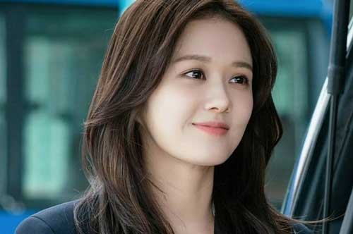 Lóng ngóng khi vào bếp, nàng dâu bị bà cô mỉa mai "giá bằng 1 phần của mẹ cháu" và lời đáp trả thâm sâu của mẹ chồng