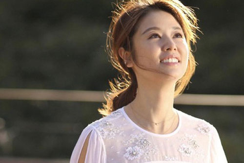 Lâm Tâm Như khoe vẻ đẹp "không tỳ vết" ở tuổi 44