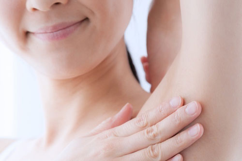 Hôi nách có chữa dứt điểm được không?