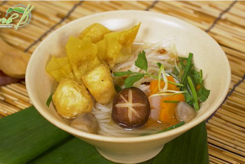 Cách nấu hủ tiếu chay thơm ngon cho tháng 7 âm lịch