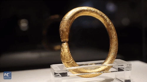 Nhiều món đồ bằng vàng được khai quật trong xác tàu