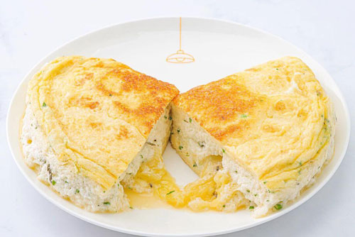 Cách làm trứng chiên bọt biển hấp dẫn, thơm ngon cho bé yêu