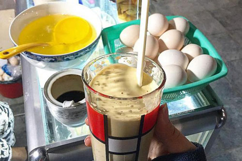 Quán trứng đánh kem tồn tại 30 năm ở Hà Nội: Chỉ 15.000đ có ngay hương vị tuổi thơ