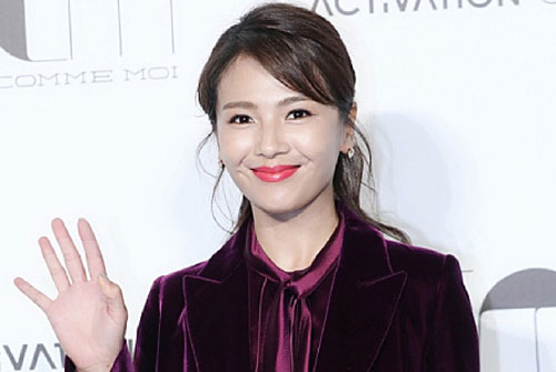 Lưu Đào khoe sắc vóc tuổi 42