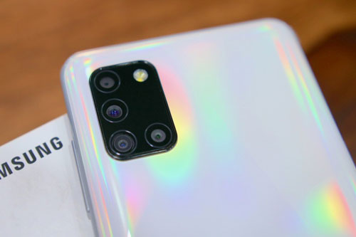 Samsung Galaxy A31 với 4 camera sau, pin 5.000 mAh, RAM 6 GB giảm giá 1,8 triệu đồng