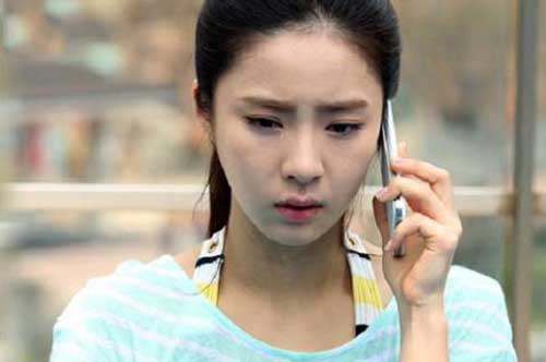 Không vừa ý, mẹ chồng gọi điện thoại ngay bố mẹ đẻ để trách móc tôi