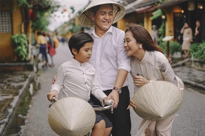 Cà Phê là con trai lớn của Thanh Thúy và Đức Thịnh. Em sinh ngày 20/8/2009, sinh nhật sau mẹ Thúy một ngày.