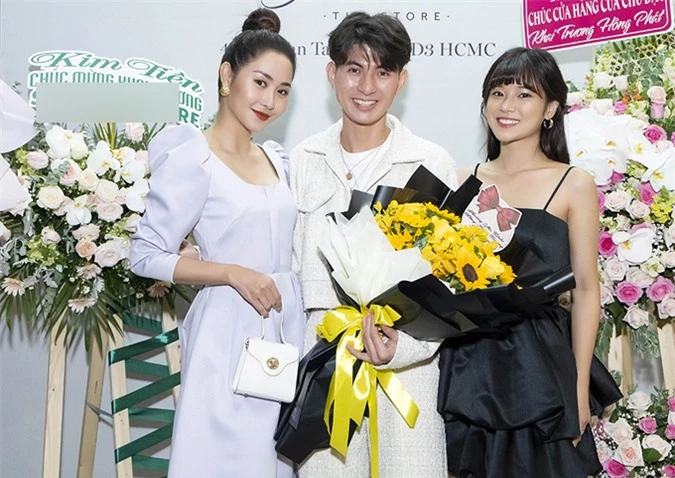 Do dịch Covid-19 bùng phát trở lại, Nguyễn Minh Công đã hủy kế hoạch làm show Princess vào ngày 7/8. Anh tập trung chăm chút cho cơ sở kinh doanh riêng đầu tiên. Nhà thiết kế vui vì được bạn bè nghệ sĩ ủng hộ.