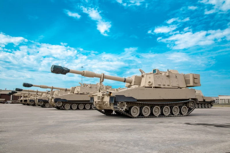 Những khẩu pháo tự hành M109A7 thế hệ mới vừa được BAE Systems bàn giao cho Lữ đoàn. Ảnh: Defence Blog.