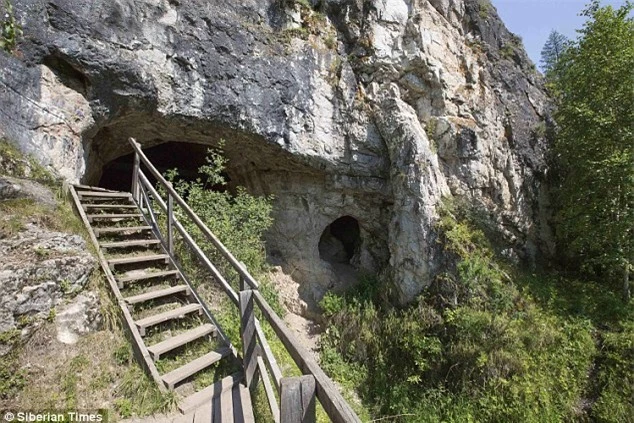 
Hang Denisova nơi cây kim được tìm thấy
