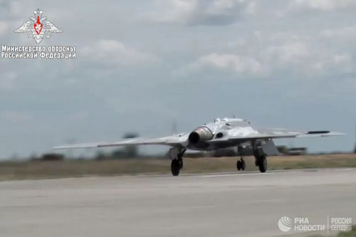 Forbes so sánh ‘Thợ săn’ của Nga với máy bay không người lái Mỹ