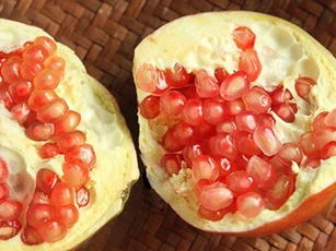 Mua lựu, đừng dại chọn quả vỏ màu đỏ, nhớ 5 điểm dưới đây để có được lựu ngọt ngon