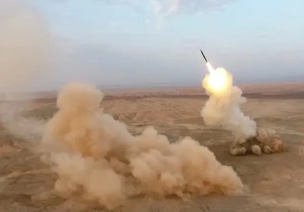 Vệ binh Cách mạng Hồi giáo Iran tiến hành phóng thử tên lửa đạn đạo. Ảnh: Al Masdar News.