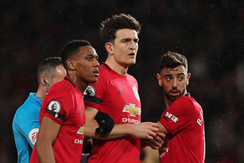 CĐV kêu gọi phế truất Maguire, đưa Fernandes lên làm đội trưởng M.U